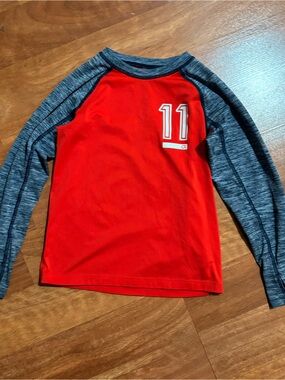 GAP Boys Dri Fit Long Sleeve Athletic Shirt Size 8